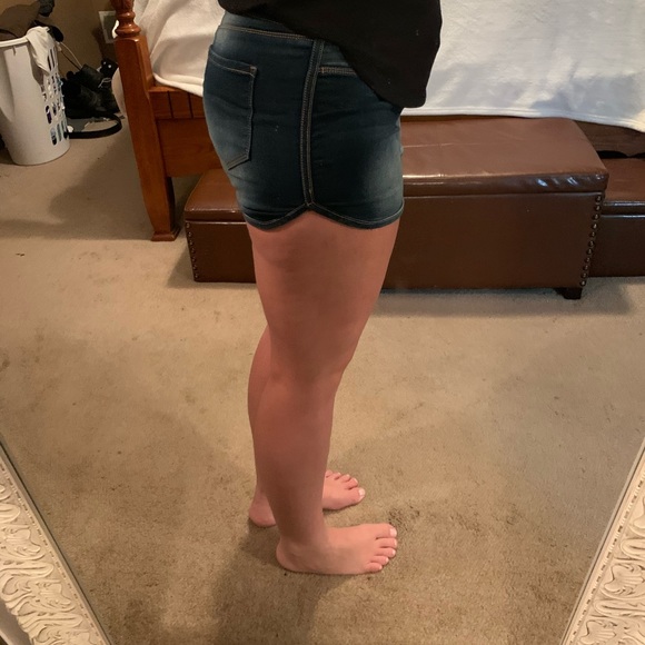 Stretchy waist band shorts - Picture 4 of 9